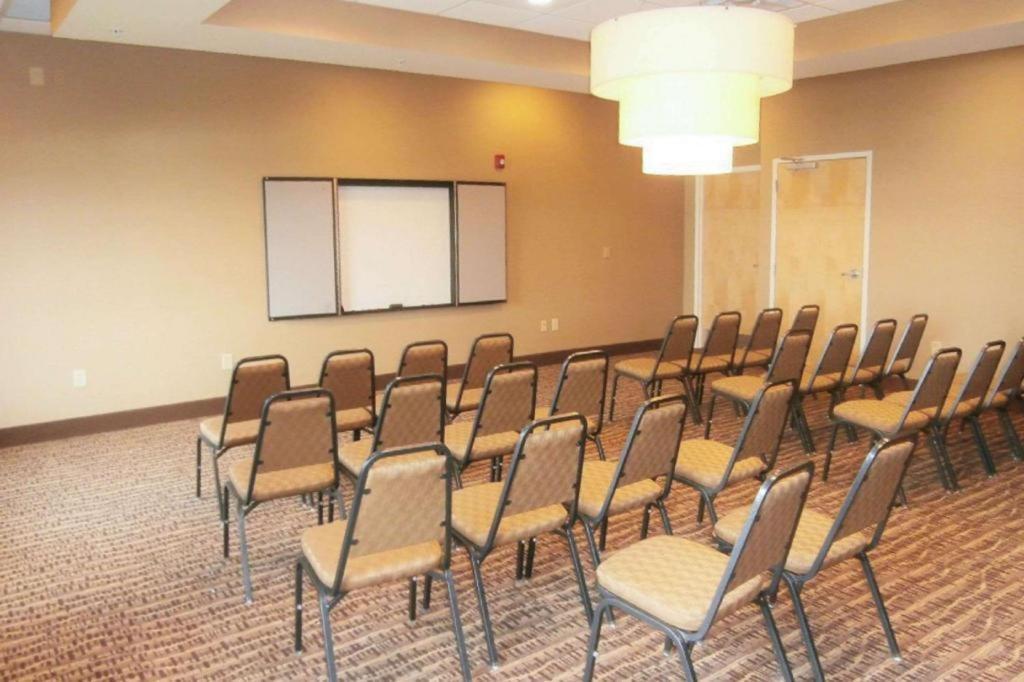 Comfort Suites Smyrna Εξωτερικό φωτογραφία